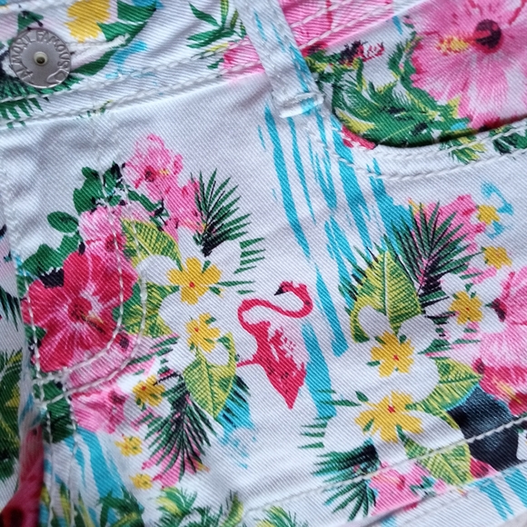 ALMOST FAMOUS High Waist Shorts Tropical Print - Picture 8 of 11